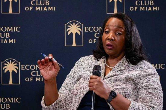  美联储理事库克称央行可能无法应对人工智能引发的失业 新闻