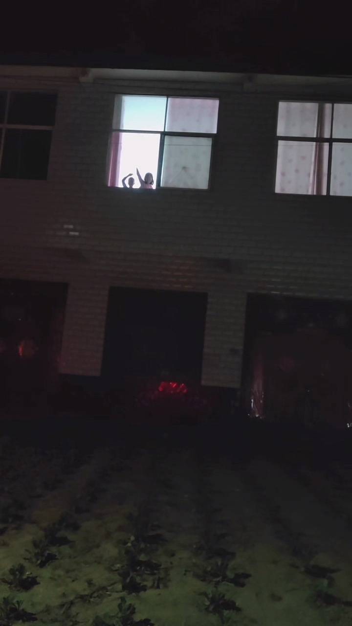  父母即将离家务工 10岁女儿拿出压岁钱，手写信：真的好舍不得你们 新闻