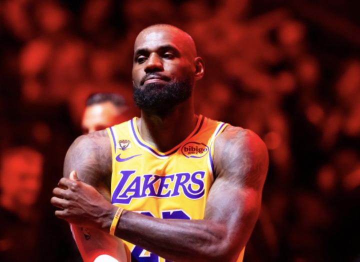  詹姆斯生涯终章猜想：拜伦-斯科特认为骑士将是完美归宿，雕像与街道命名等待国王。 体育新闻 詹姆斯生涯终章猜想：拜伦-斯科特认为骑士将是完美归宿，雕像与街道命名等待国王。 体育新闻 詹姆斯生涯终章猜想：拜伦-斯科特认为骑士将是完美归宿，雕像与街道命名等待国王。 体育新闻