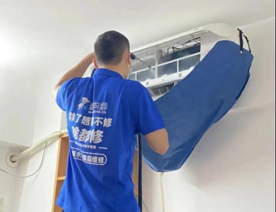  旧燃气灶卖出高价，瓷砖修成碎片；啄木鸟一年后，问题仍未根除。 家电市场