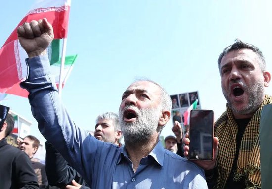  美以伊冲突进入第二十天，能源设施遭重创；伊朗誓言强烈反击，高官遇刺加剧紧张局势。 新闻 美以伊冲突进入第二十天，能源设施遭重创；伊朗誓言强烈反击，高官遇刺加剧紧张局势。 新闻