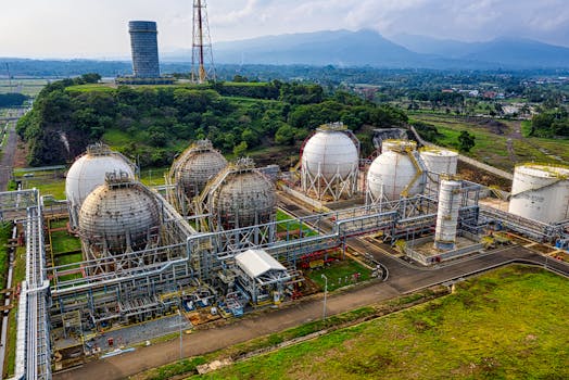  波斯湾能源心脏频遭重创；伊朗以色列互击油气要地引发连锁危机。 新闻 波斯湾能源心脏频遭重创；伊朗以色列互击油气要地引发连锁危机。 新闻