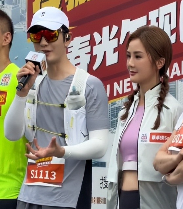  维多利亚港的众生图谱：光影背后的真实叙事与虚妄构建 情感心理