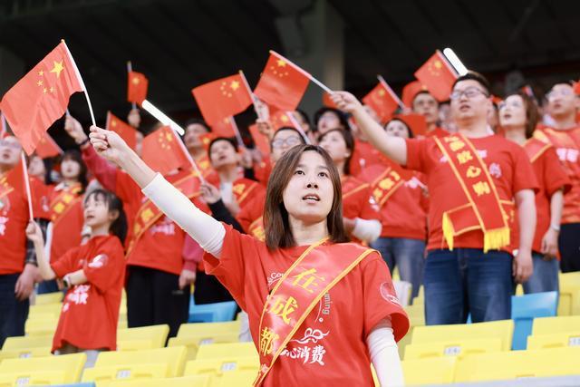  【战术解码】费利佩复出即戴帽：成都蓉城5:1大胜背后的攻防密码 体育新闻