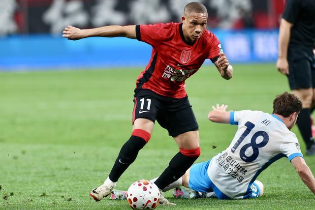  【战术解码】费利佩复出即戴帽：成都蓉城5:1大胜背后的攻防密码 体育新闻