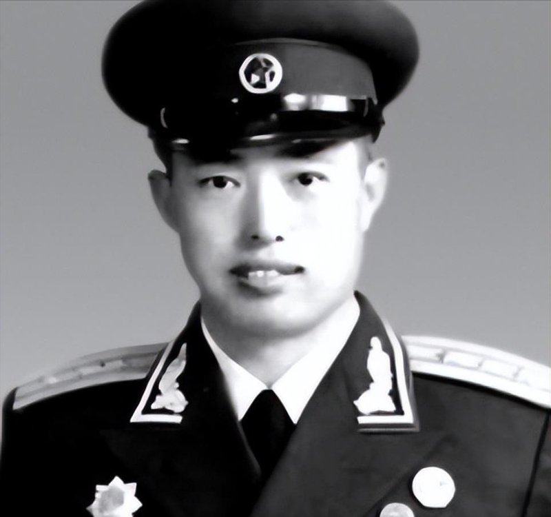  【军事档案解密】刘竹溪：从160场血战走出的弹片英雄，上校军衔背后的革命抉择 新闻