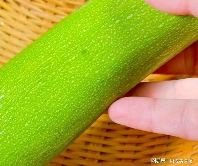  四月时令佳蔬：角瓜的营养机制与烹饪要点深度解析 健康养生