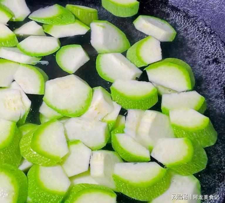  四月时令佳蔬：角瓜的营养机制与烹饪要点深度解析 健康养生